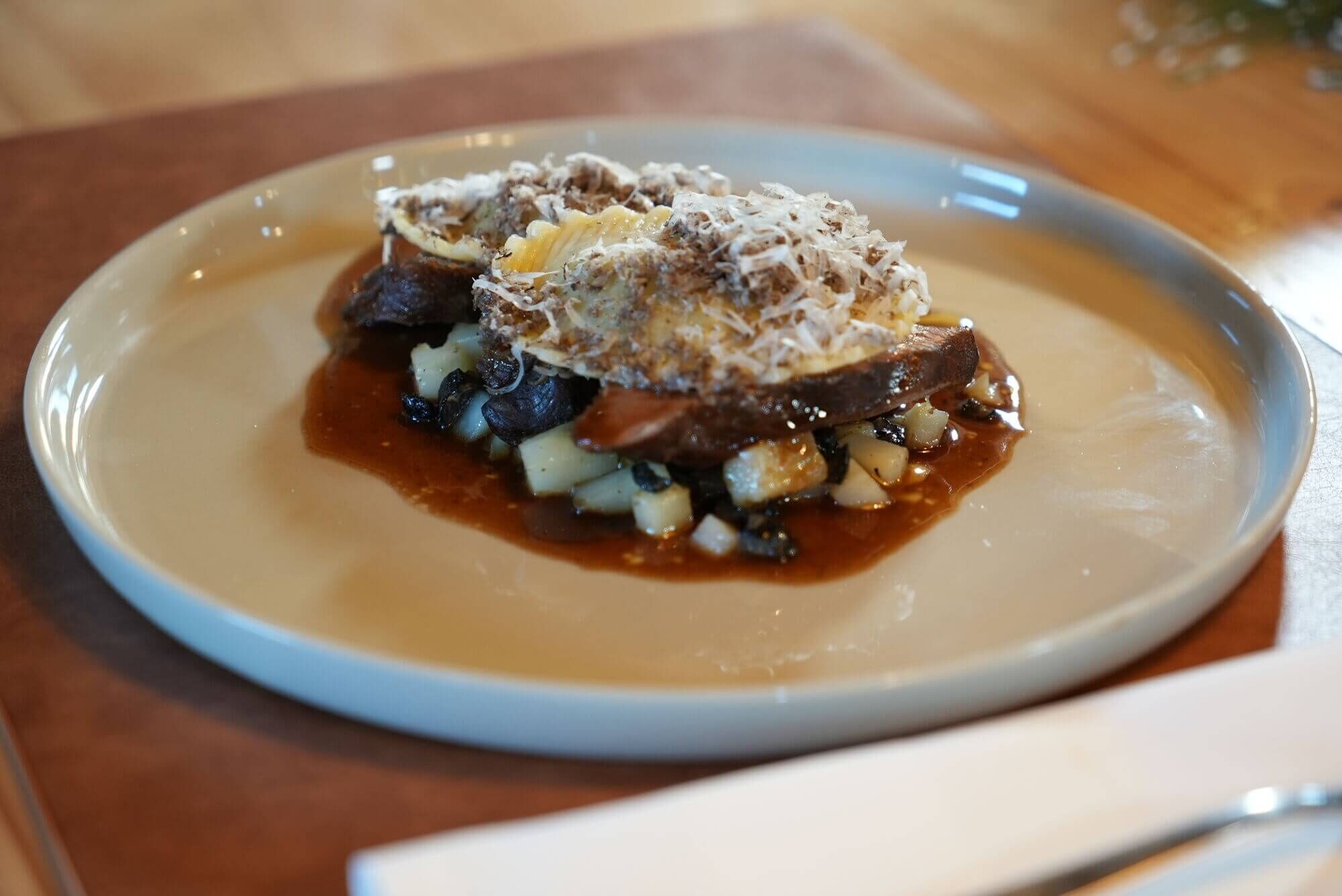 Smaakmakkers Ardennen - Gestoofde kalfswang met ravioli van kastanje boleten